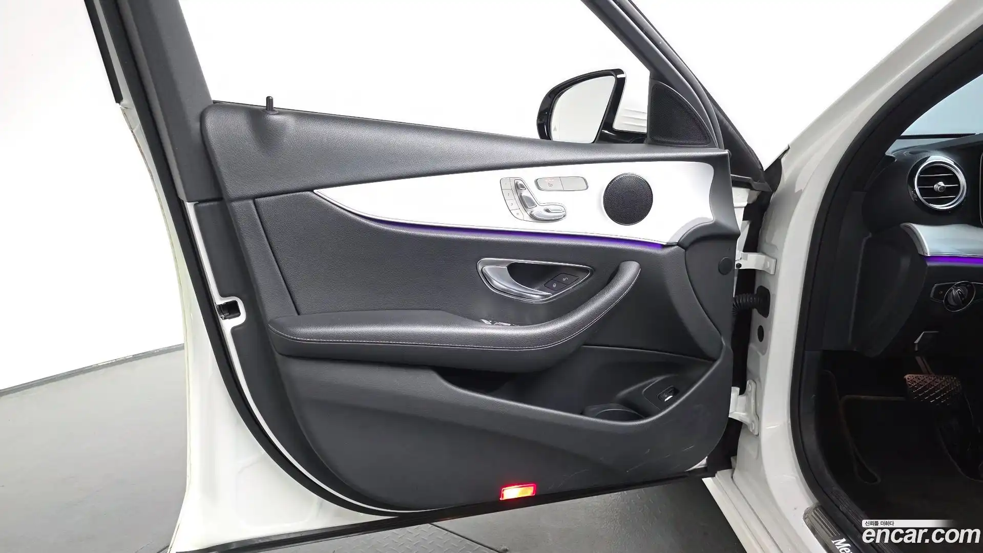 E-Class Mercedes-Benz 2020.11-INNER-034