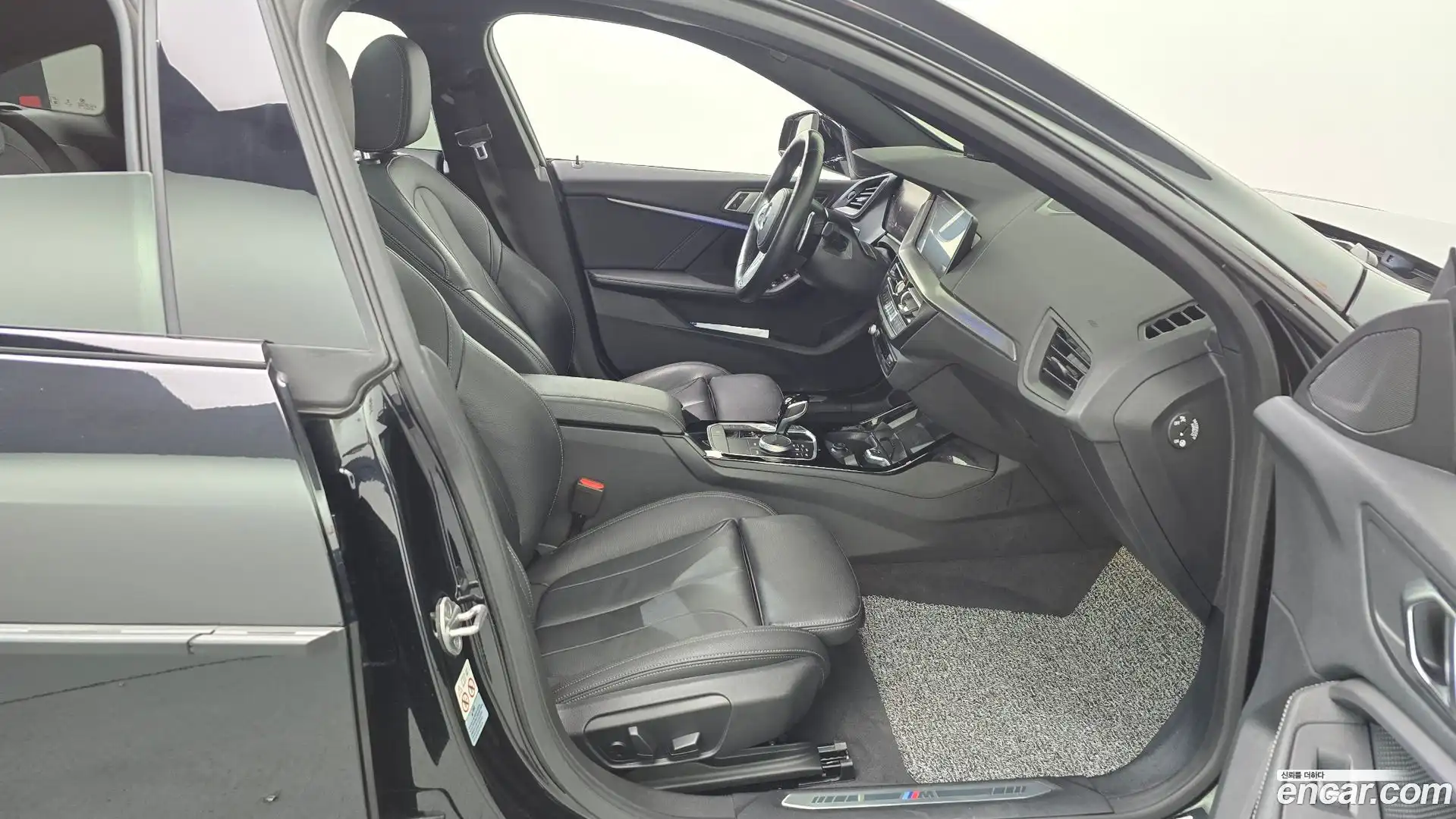 2-Series BMW 2022.8-INNER-036