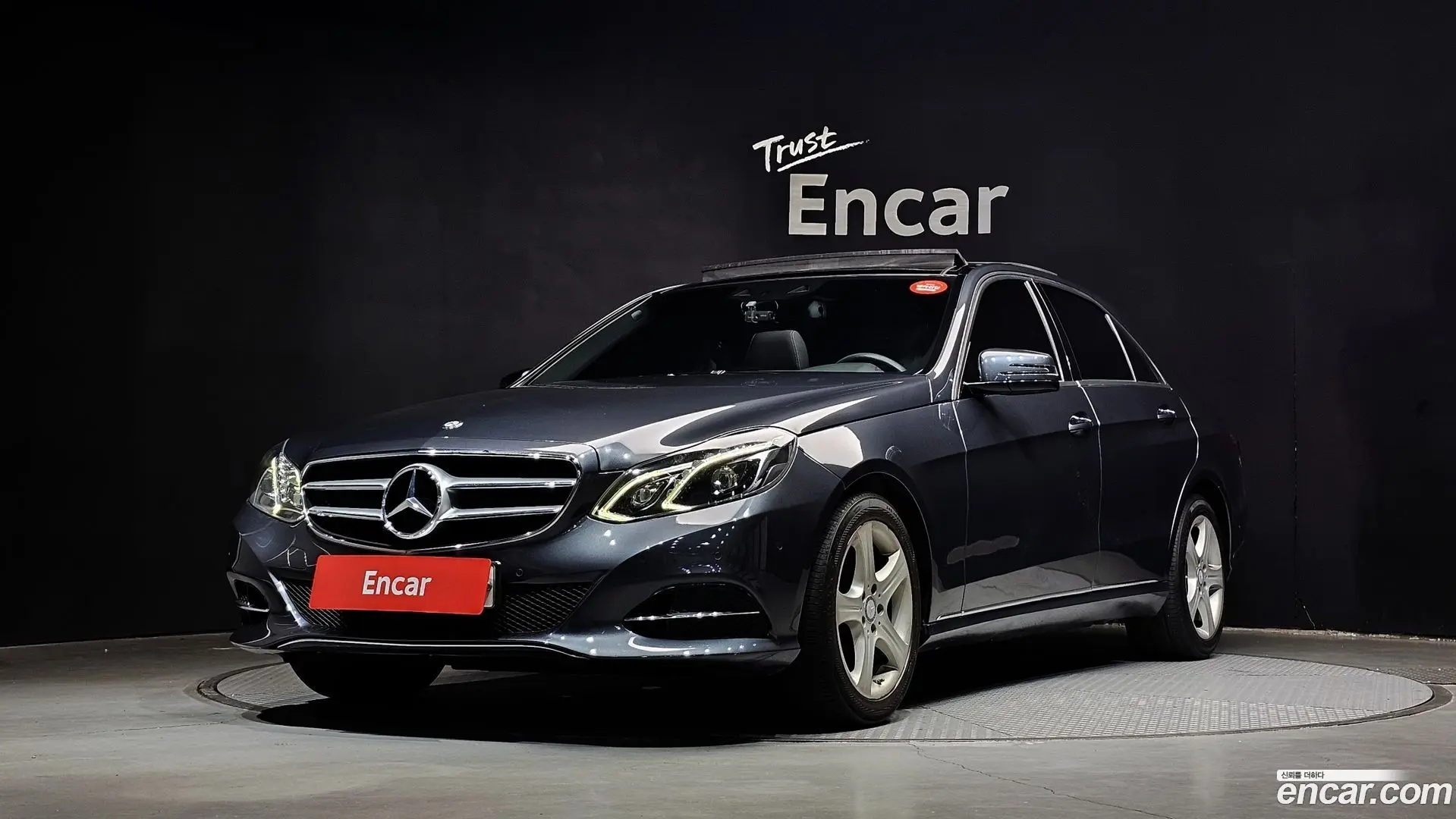 Main__Slider__Photo:E-Class Mercedes-Benz 2013.8-0