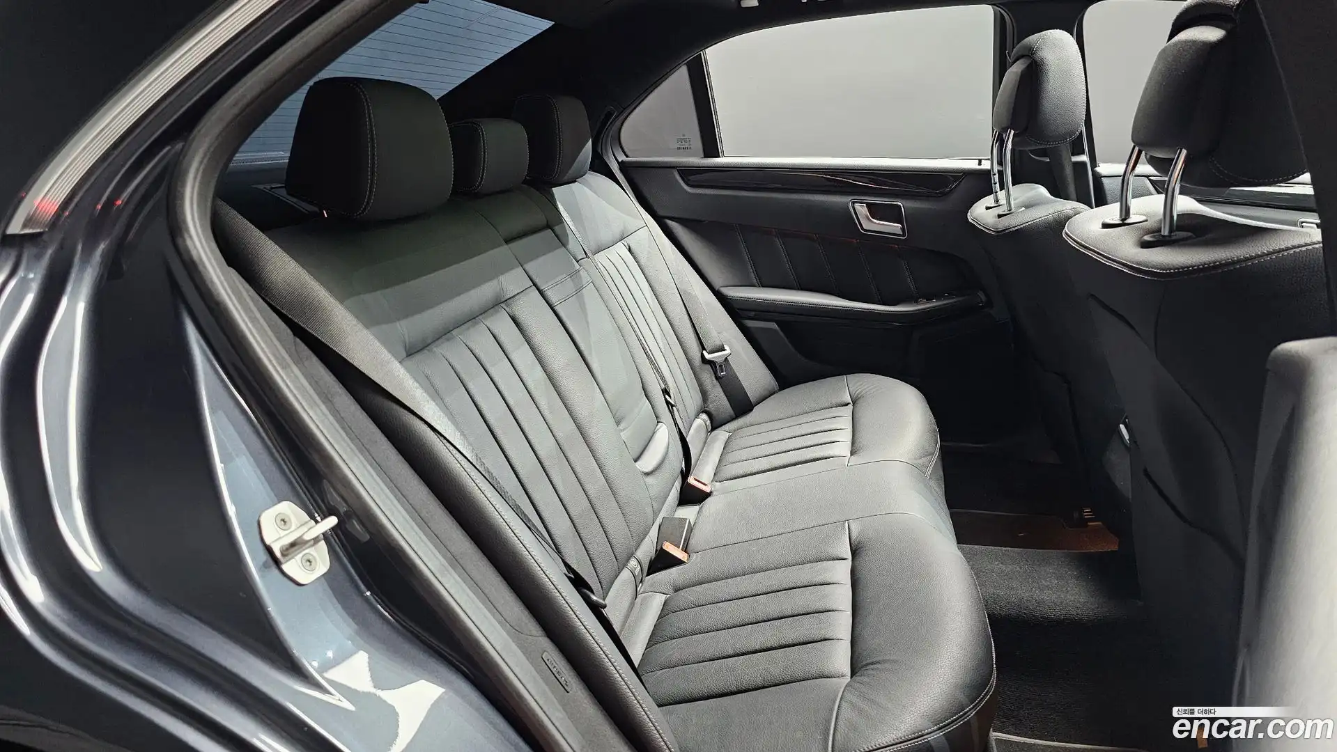 E-Class Mercedes-Benz 2013.8-OPTION-015