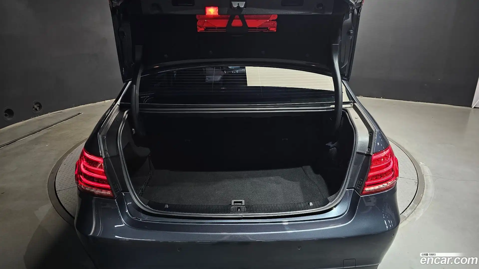 E-Class Mercedes-Benz 2013.8-OPTION-024