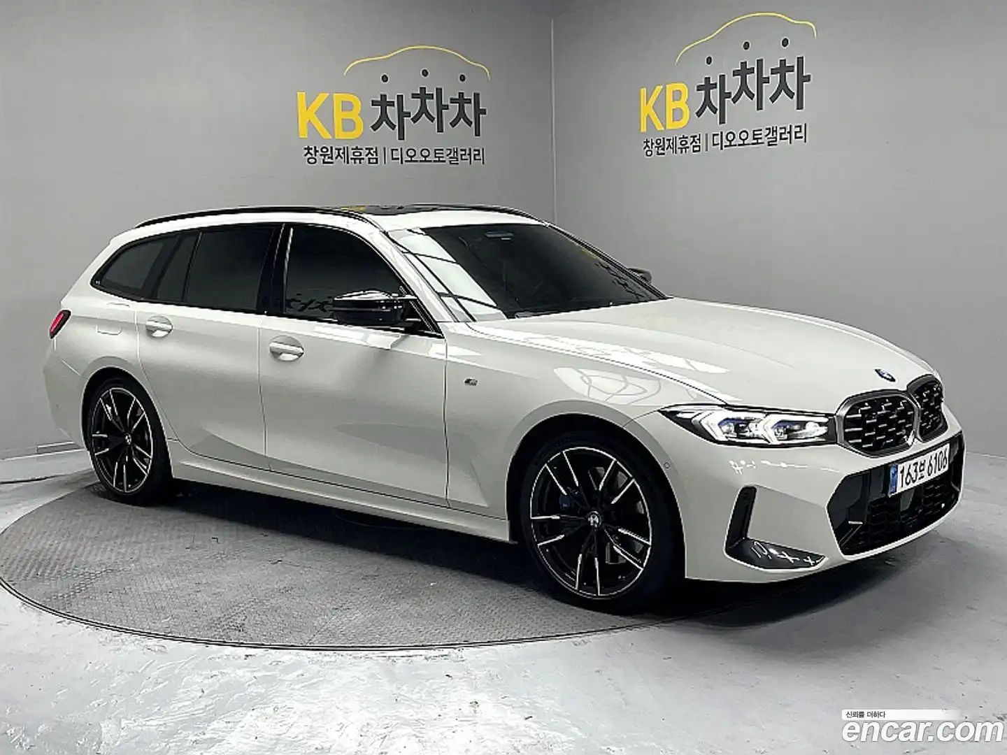 3-Series BMW 2023.8-OUTER-001