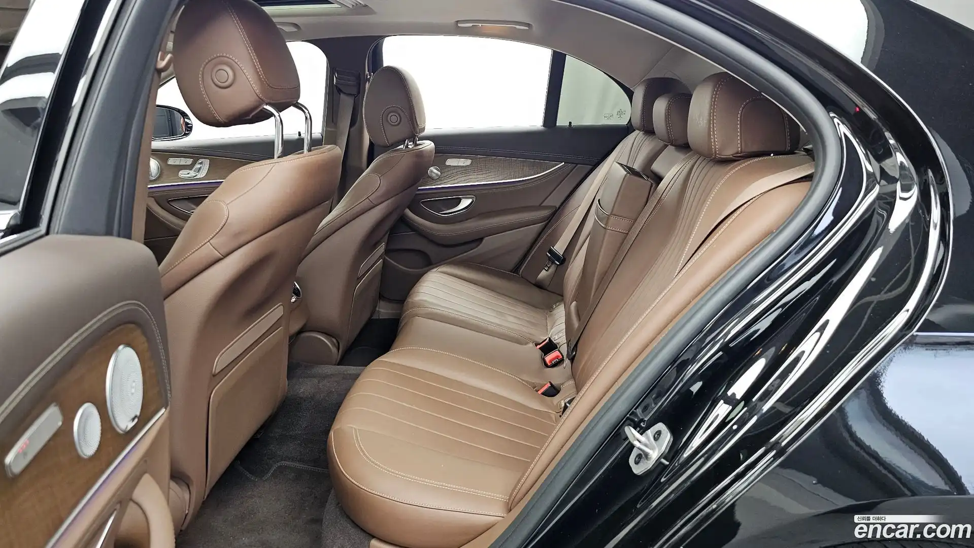 E-Class Mercedes-Benz 2020.5-INNER-036