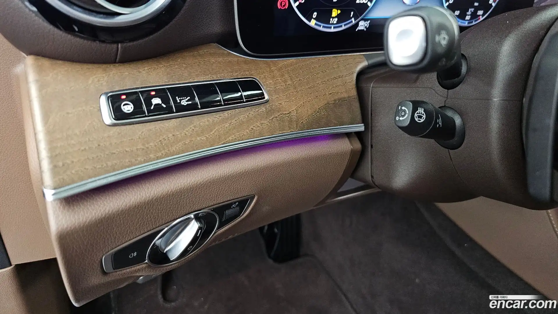 E-Class Mercedes-Benz 2020.5-OPTION-041