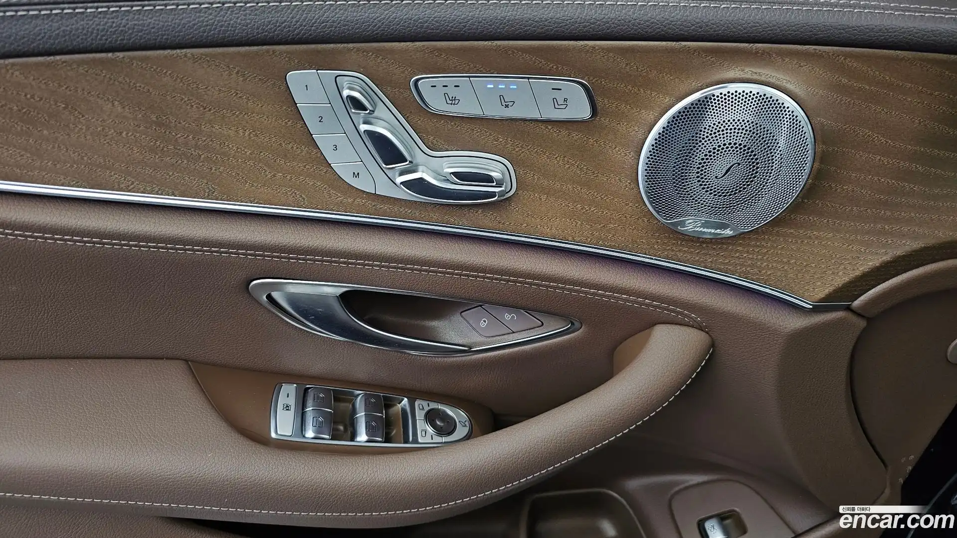 E-Class Mercedes-Benz 2020.5-OPTION-043