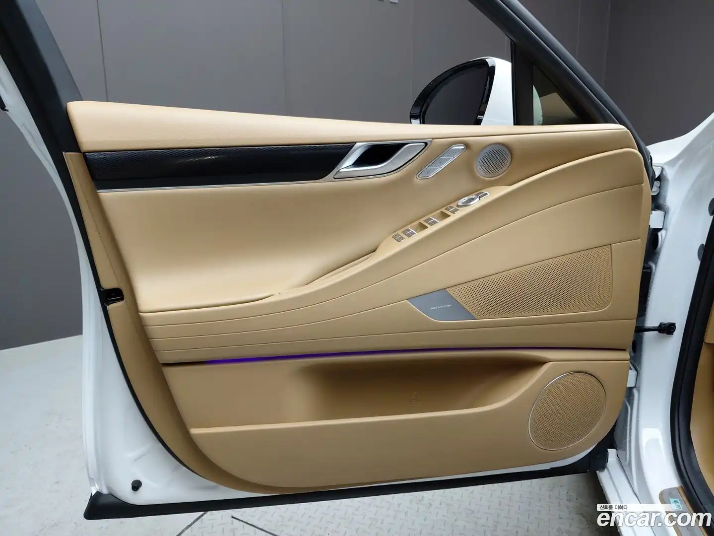 G80 Genesis 2025.1-INNER-034