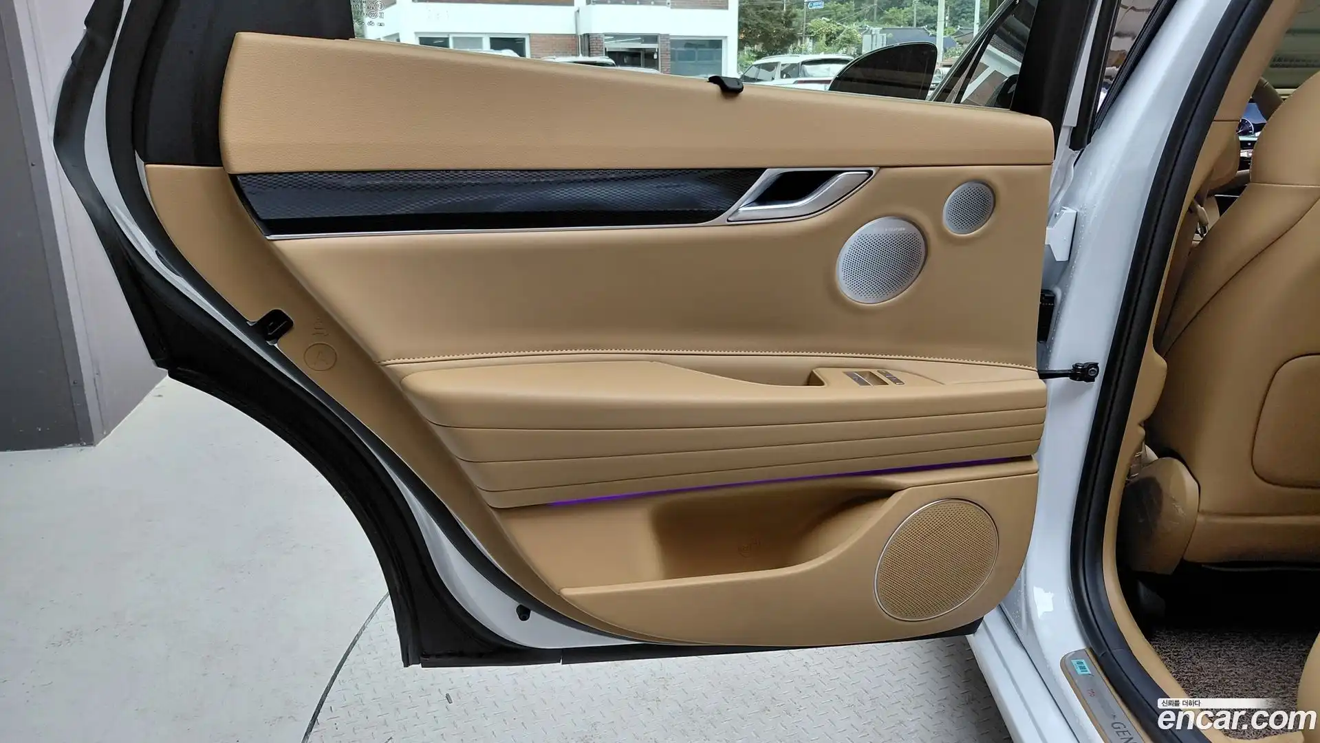 G80 Genesis 2025.1-INNER-035