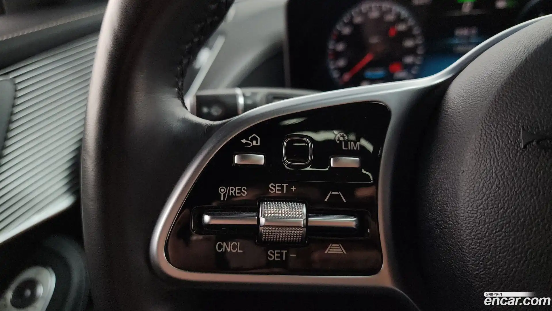 EQC Mercedes-Benz 2020.9-OPTION-021