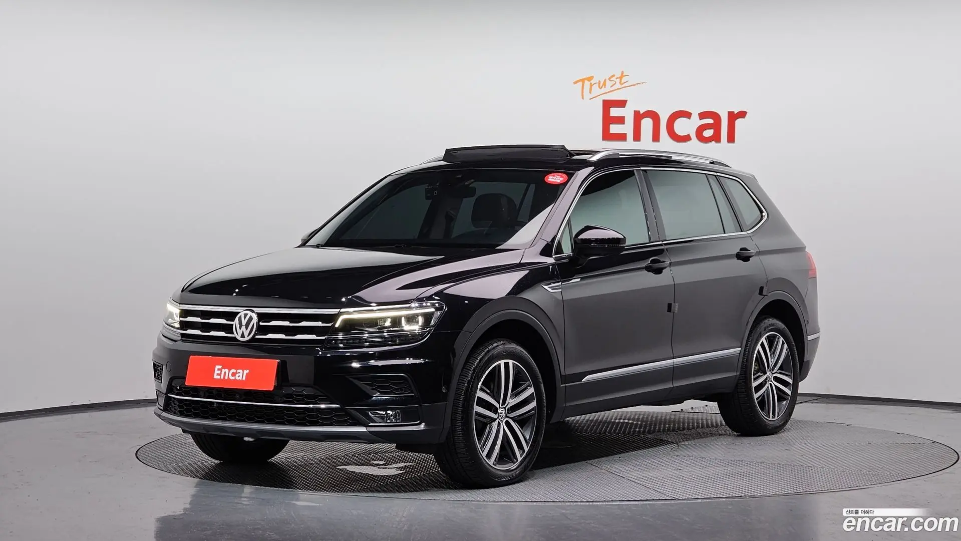Main__Slider__Photo:Tiguan Volkswagen 2020.11-0