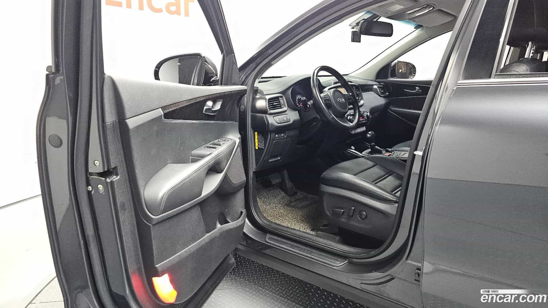 Sorento Kia 2016.5-INNER-010