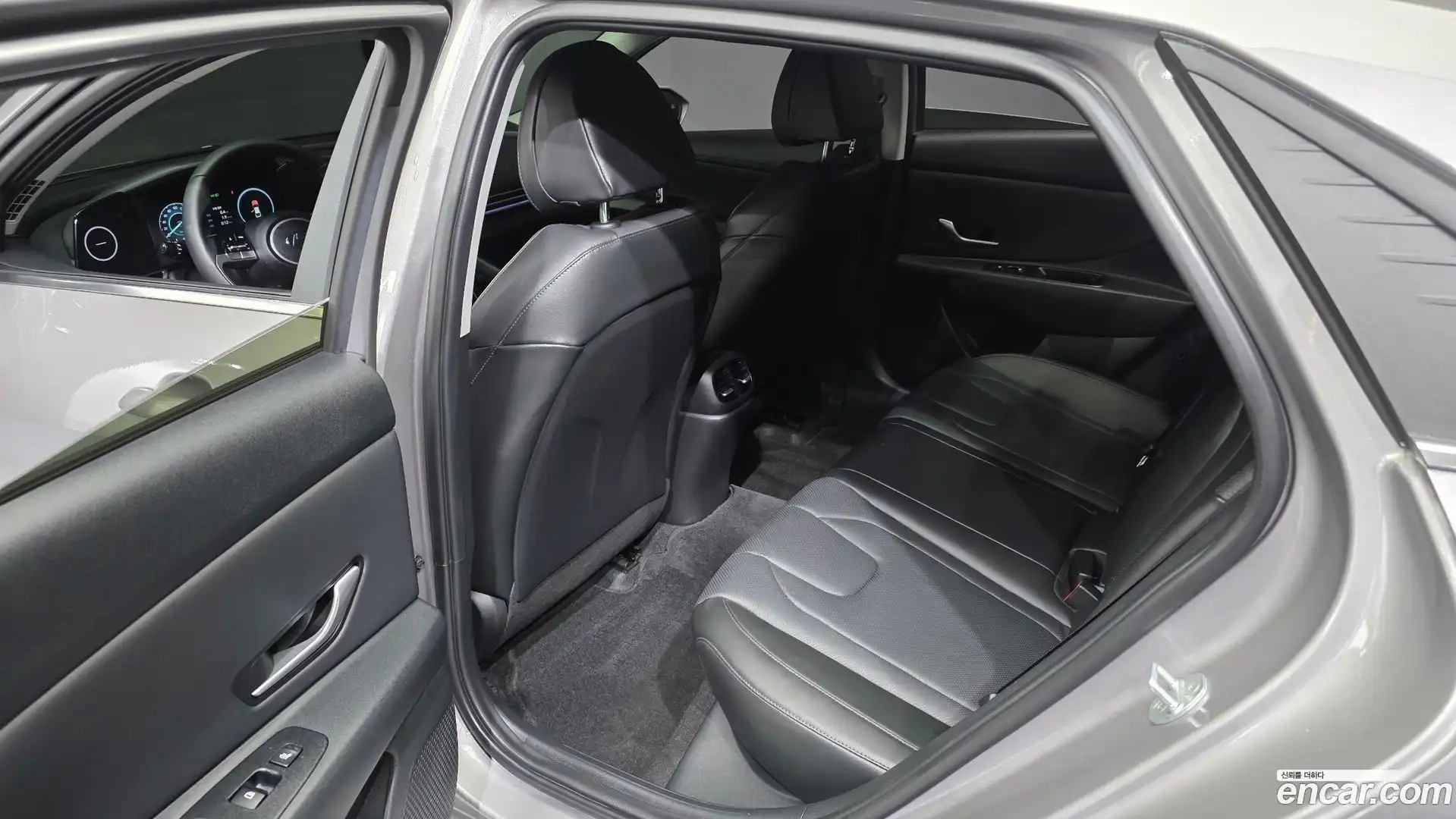 AVANTE Hyundai 2023.1-INNER-036