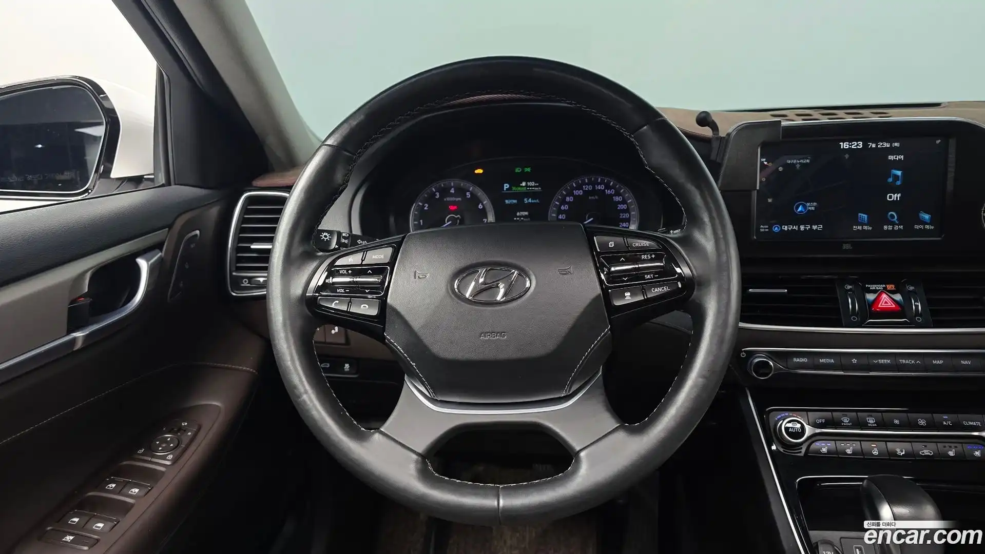 Grandeur Hyundai 2018.8-OPTION-016