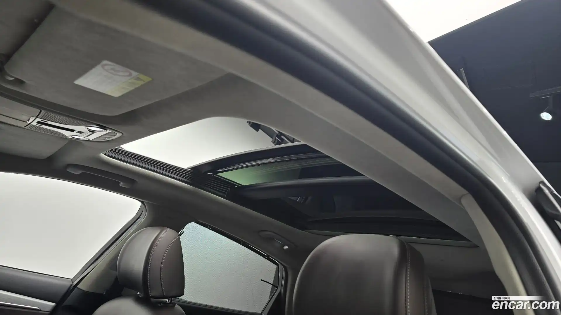 Grandeur Hyundai 2018.8-OPTION-023