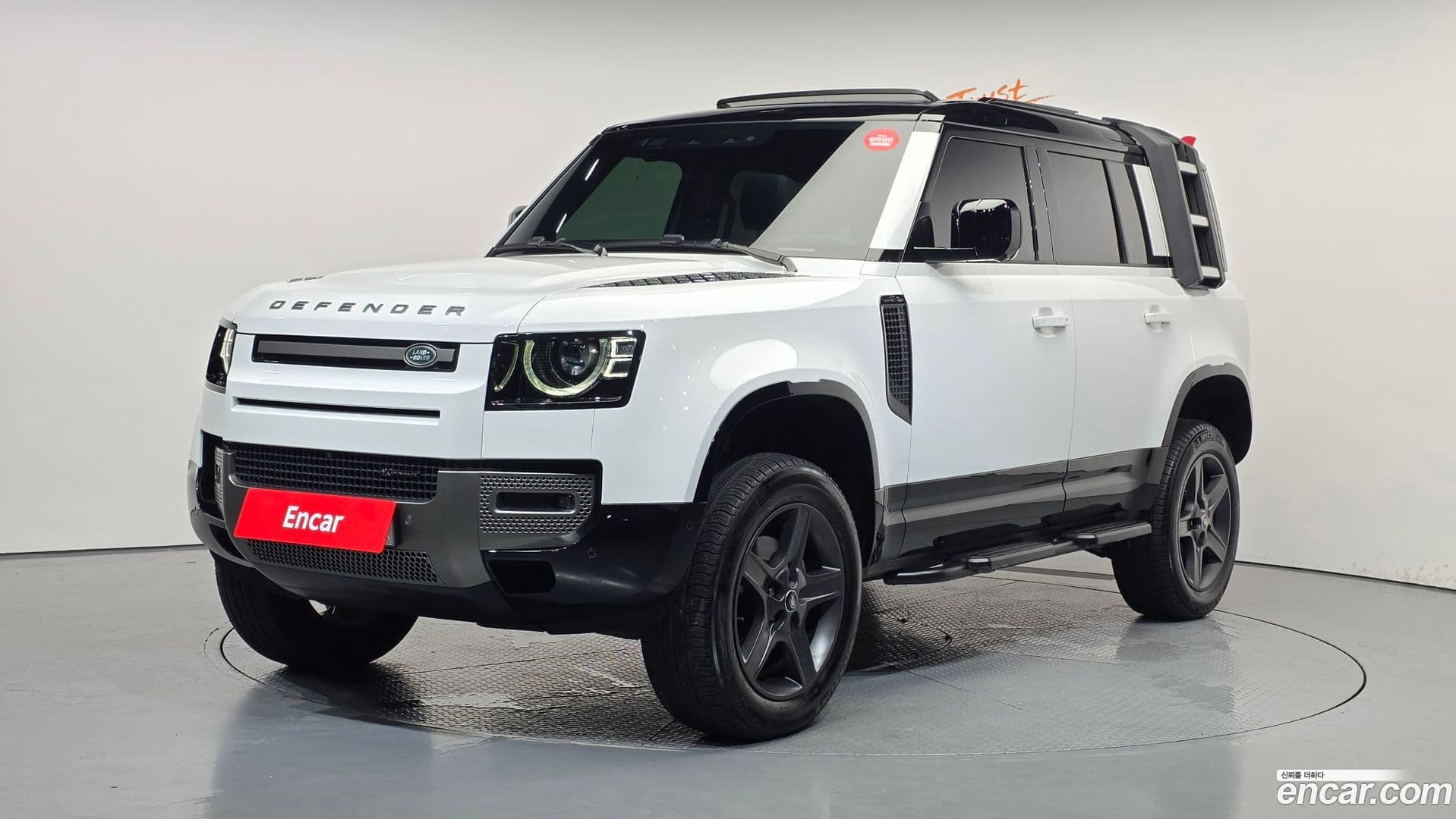 Main__Slider__Photo:Defender Land Rover 2023.2-0