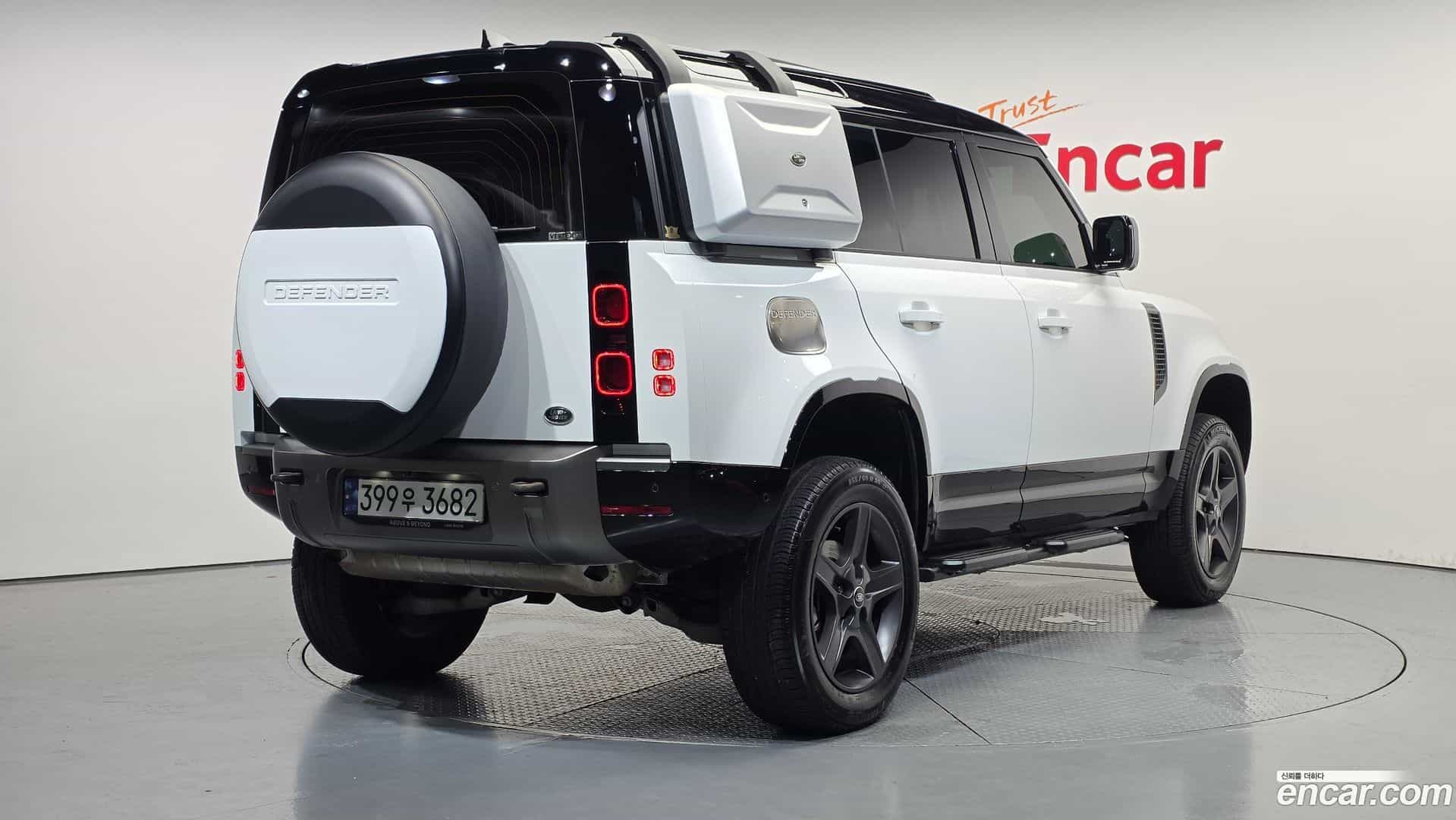 Defender Land Rover 2023.2-OUTER-002