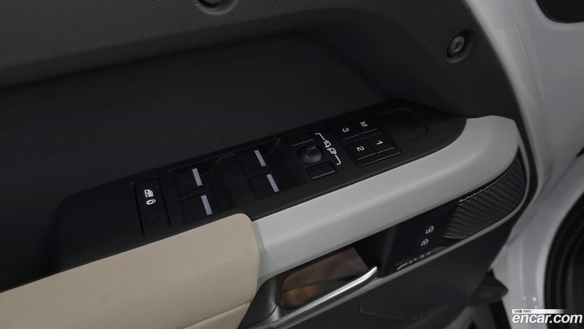 Defender Land Rover 2023.2-OPTION-040