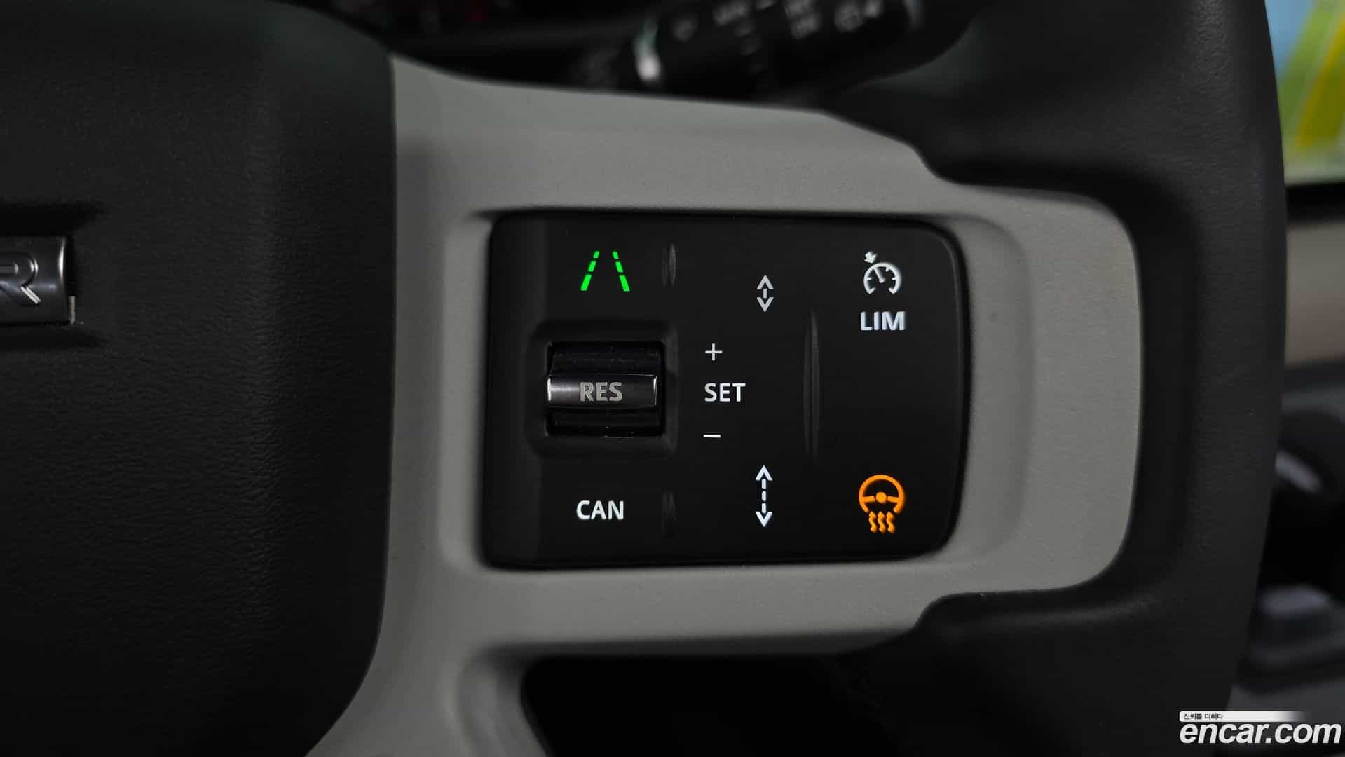Defender Land Rover 2023.2-OPTION-042