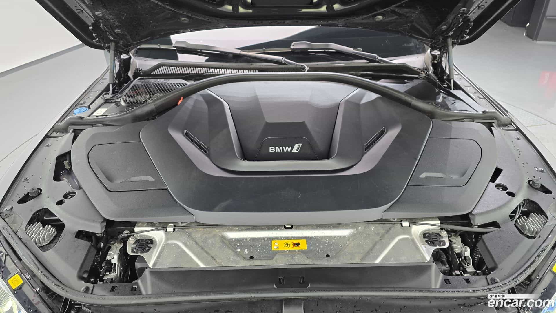 i4 BMW 2023.0-OUTER-006