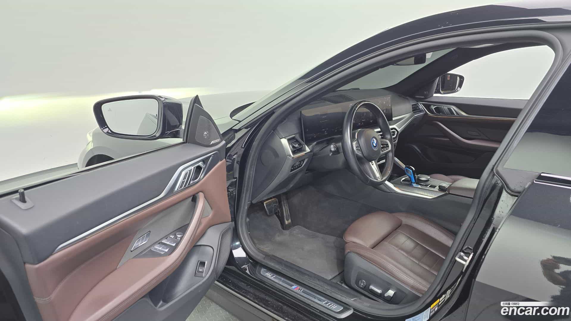 i4 BMW 2023.0-INNER-010