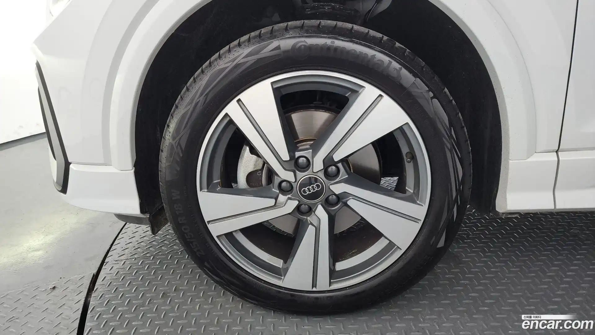 Q2 Audi 2023.11-OUTER-005