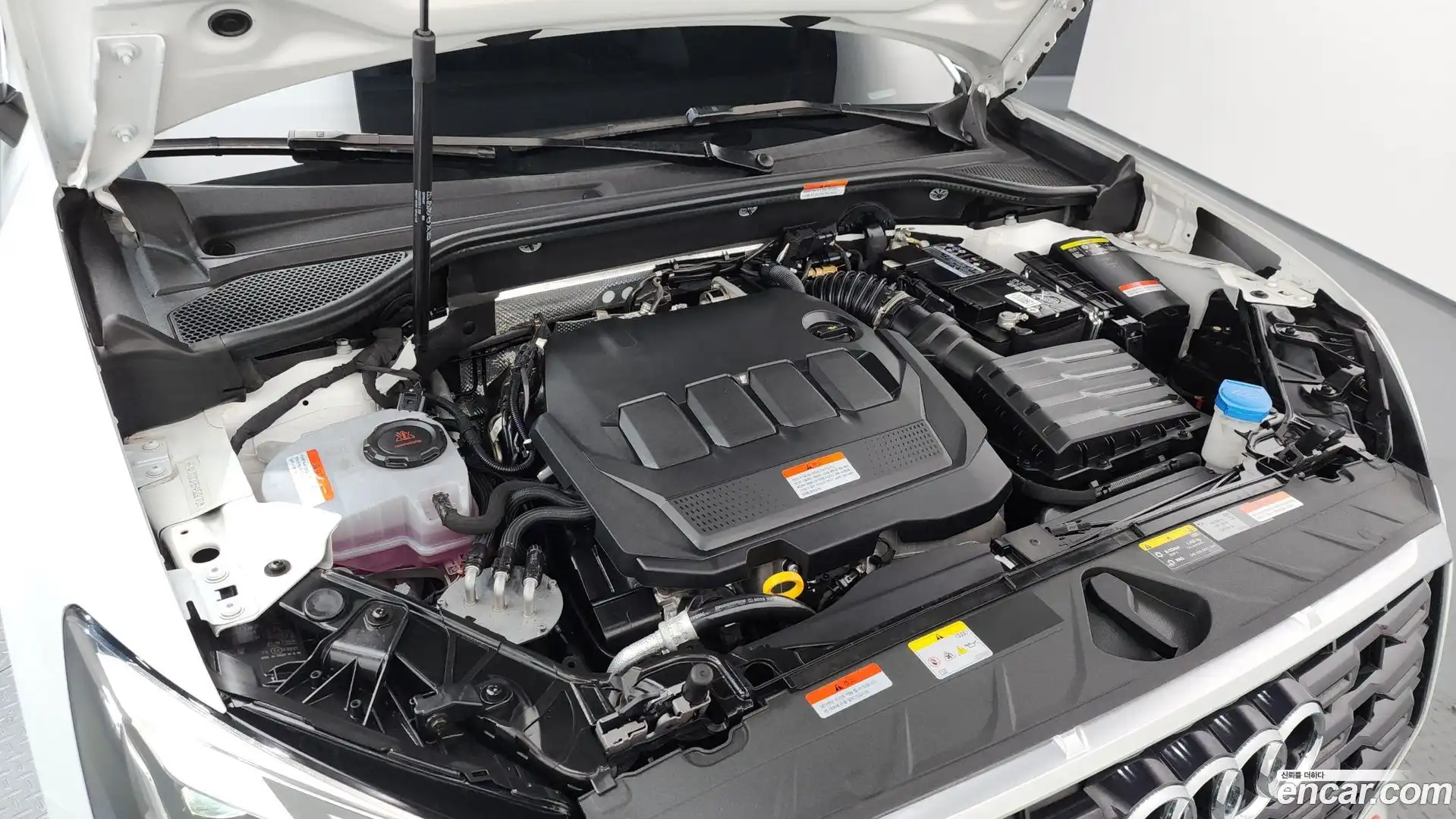 Q2 Audi 2023.11-OUTER-006