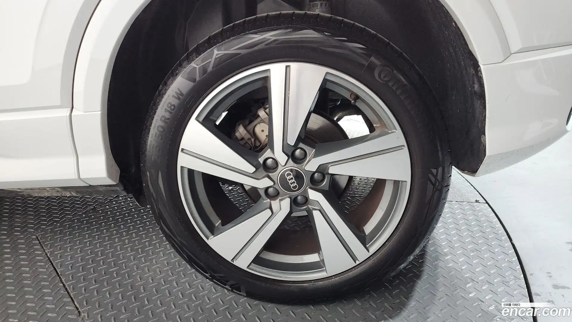 Q2 Audi 2023.11-OUTER-031