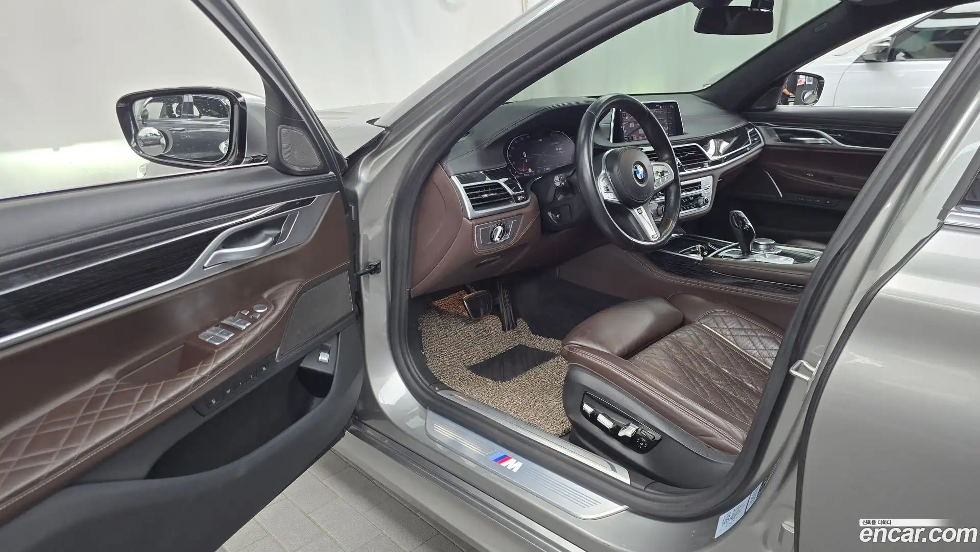7-Series BMW 2021.10-INNER-010