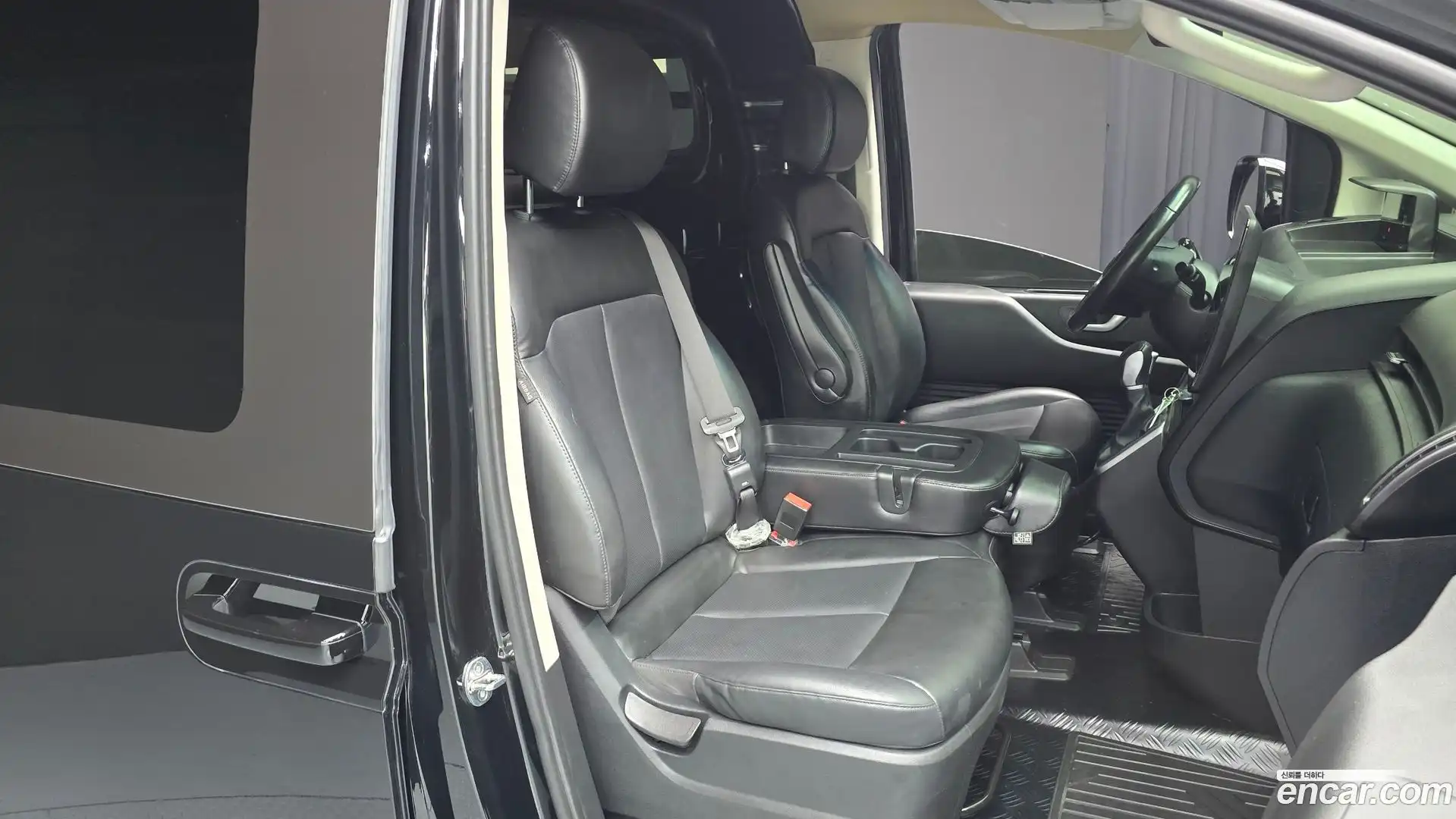 Staria Hyundai 2023.0-OPTION-015