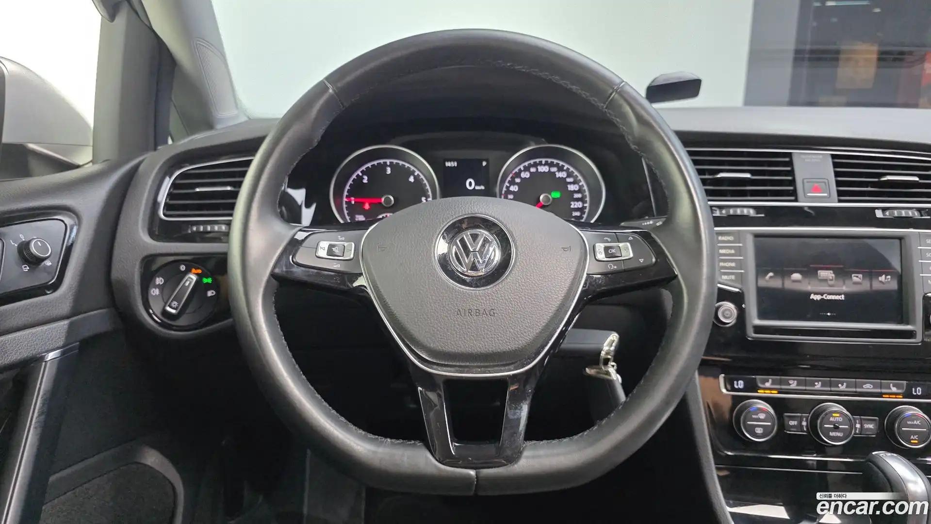 Golf Volkswagen 2016.4-OPTION-017