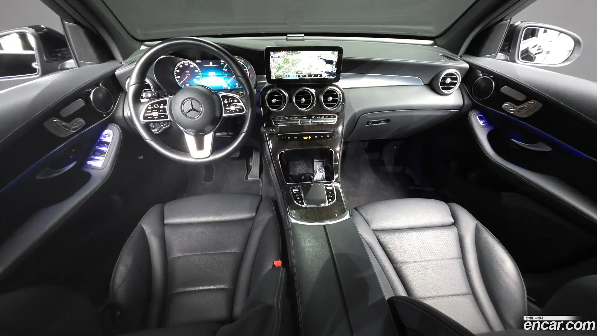 GLC-Class Mercedes-Benz 2020.2-INNER-007