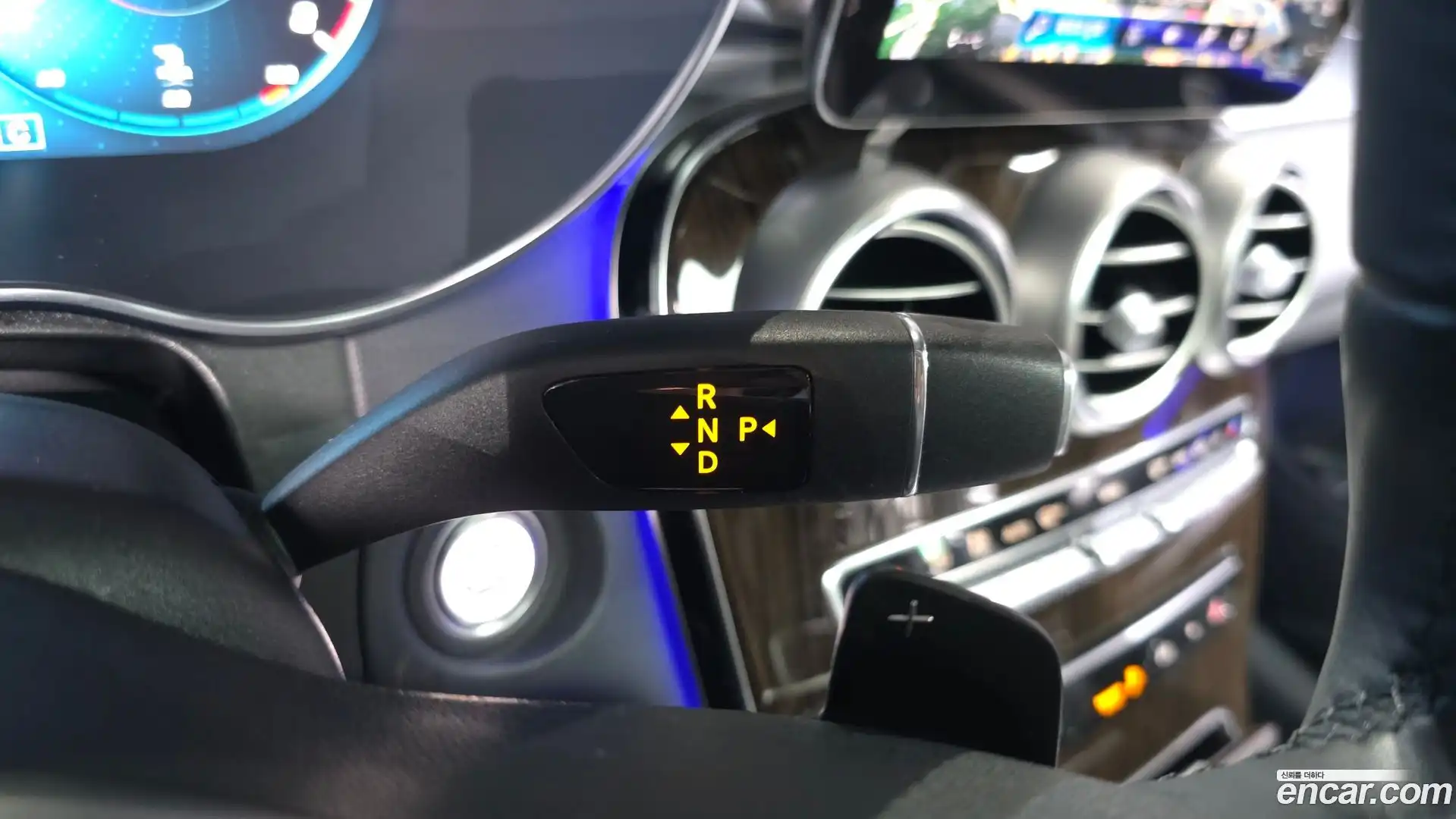 GLC-Class Mercedes-Benz 2020.2-INNER-009