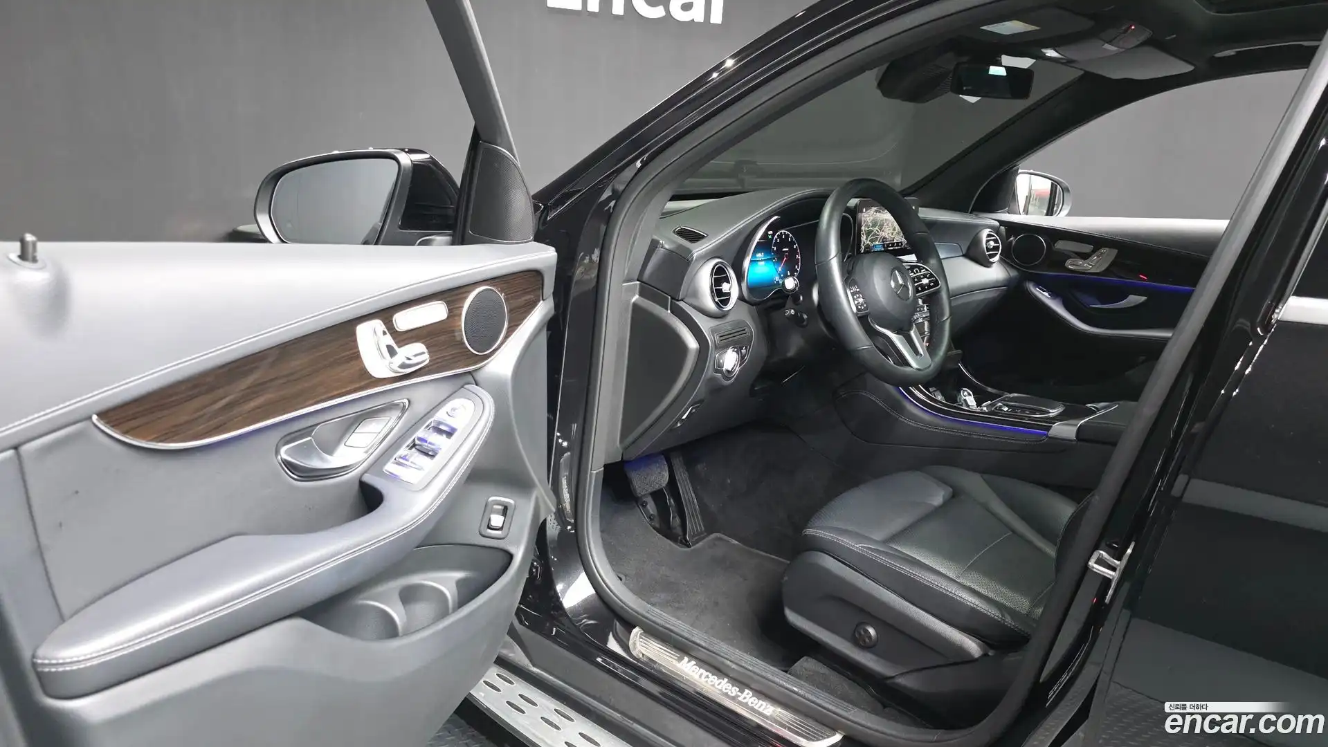 GLC-Class Mercedes-Benz 2020.2-INNER-010