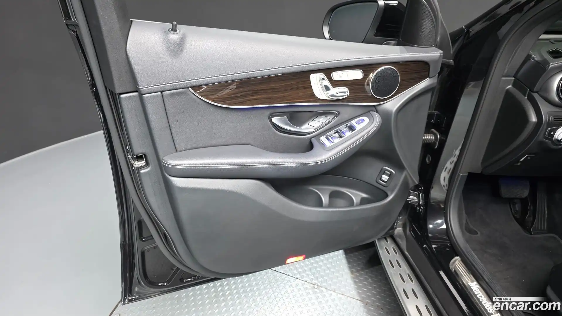 GLC-Class Mercedes-Benz 2020.2-INNER-034