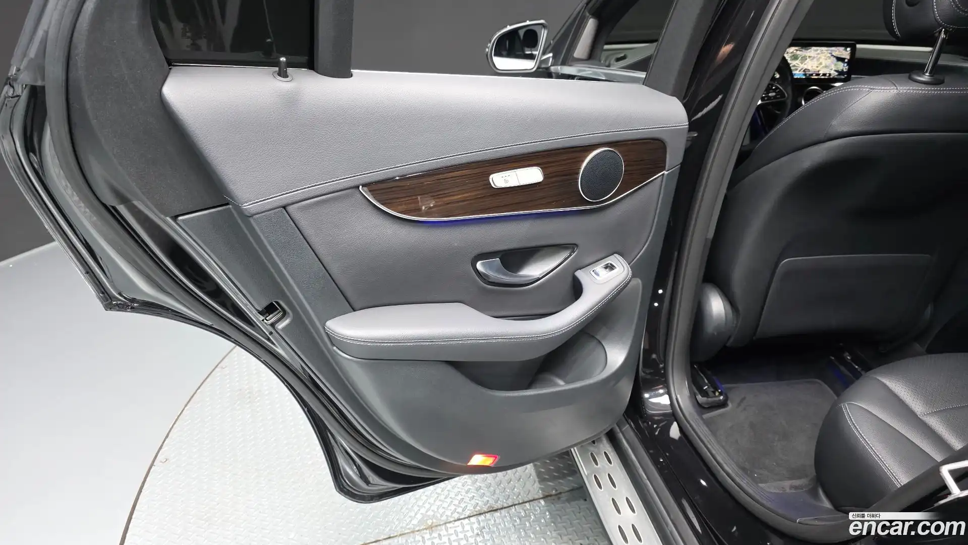 GLC-Class Mercedes-Benz 2020.2-INNER-035