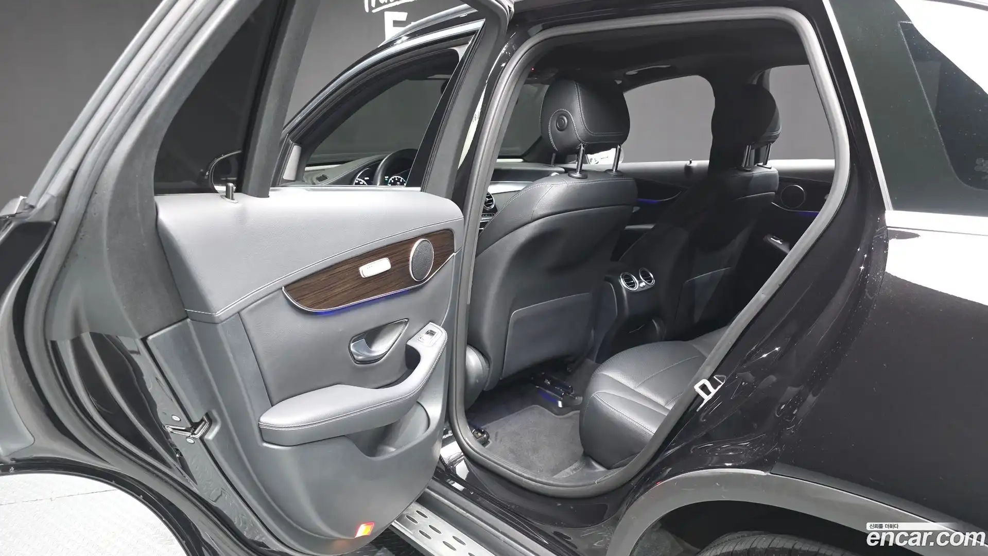GLC-Class Mercedes-Benz 2020.2-INNER-036