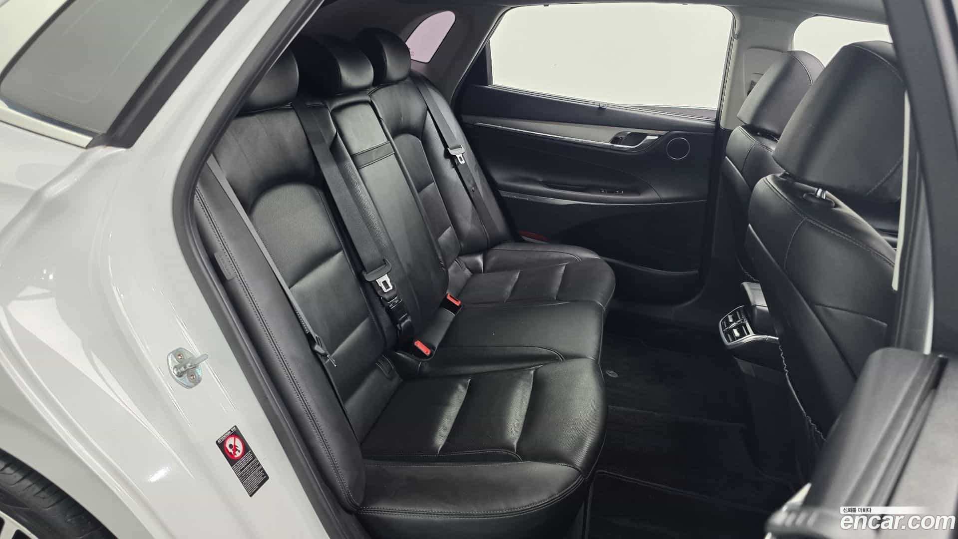 Grandeur Hyundai 2022.5-OPTION-015