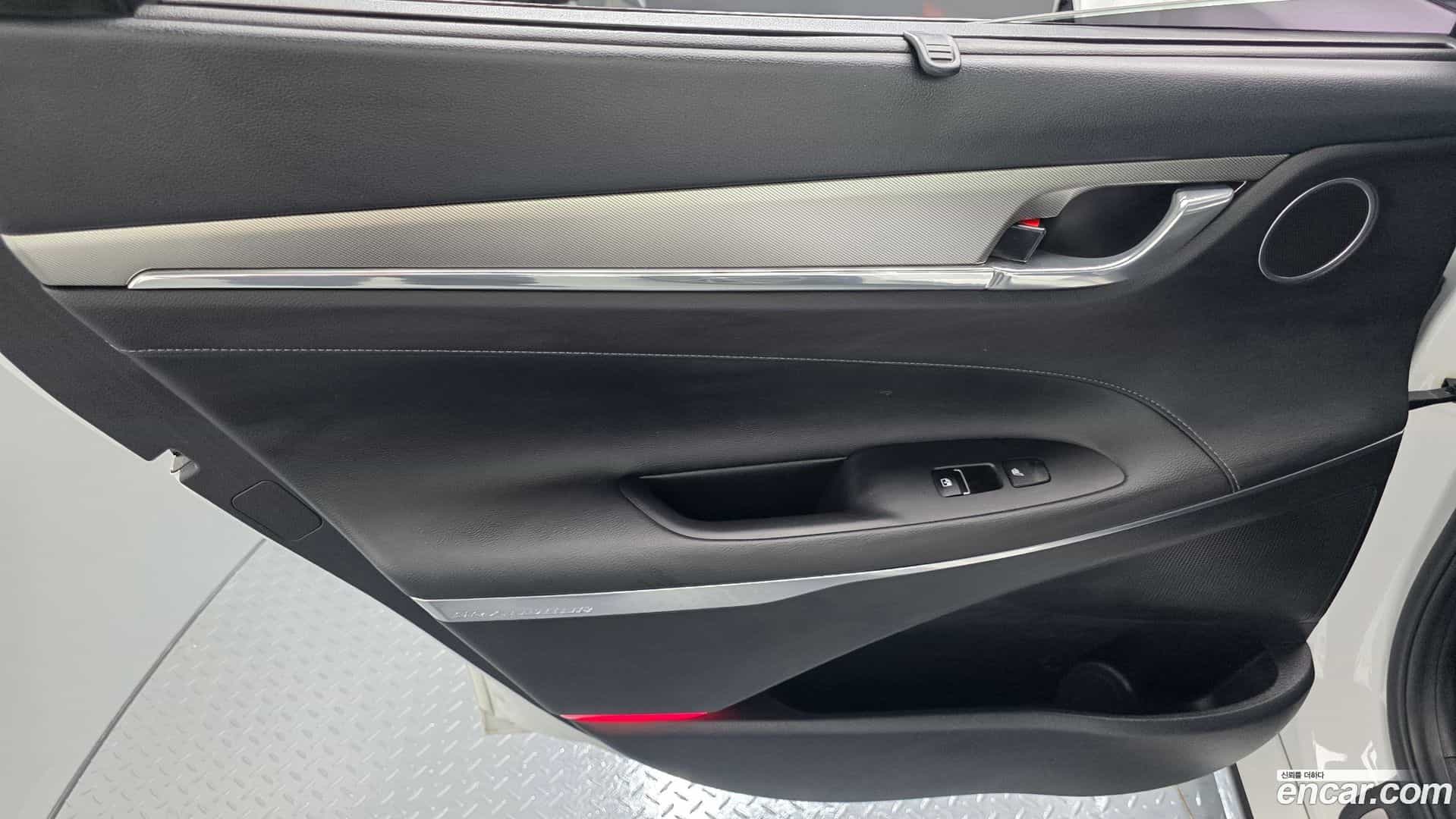 Grandeur Hyundai 2022.5-OPTION-024