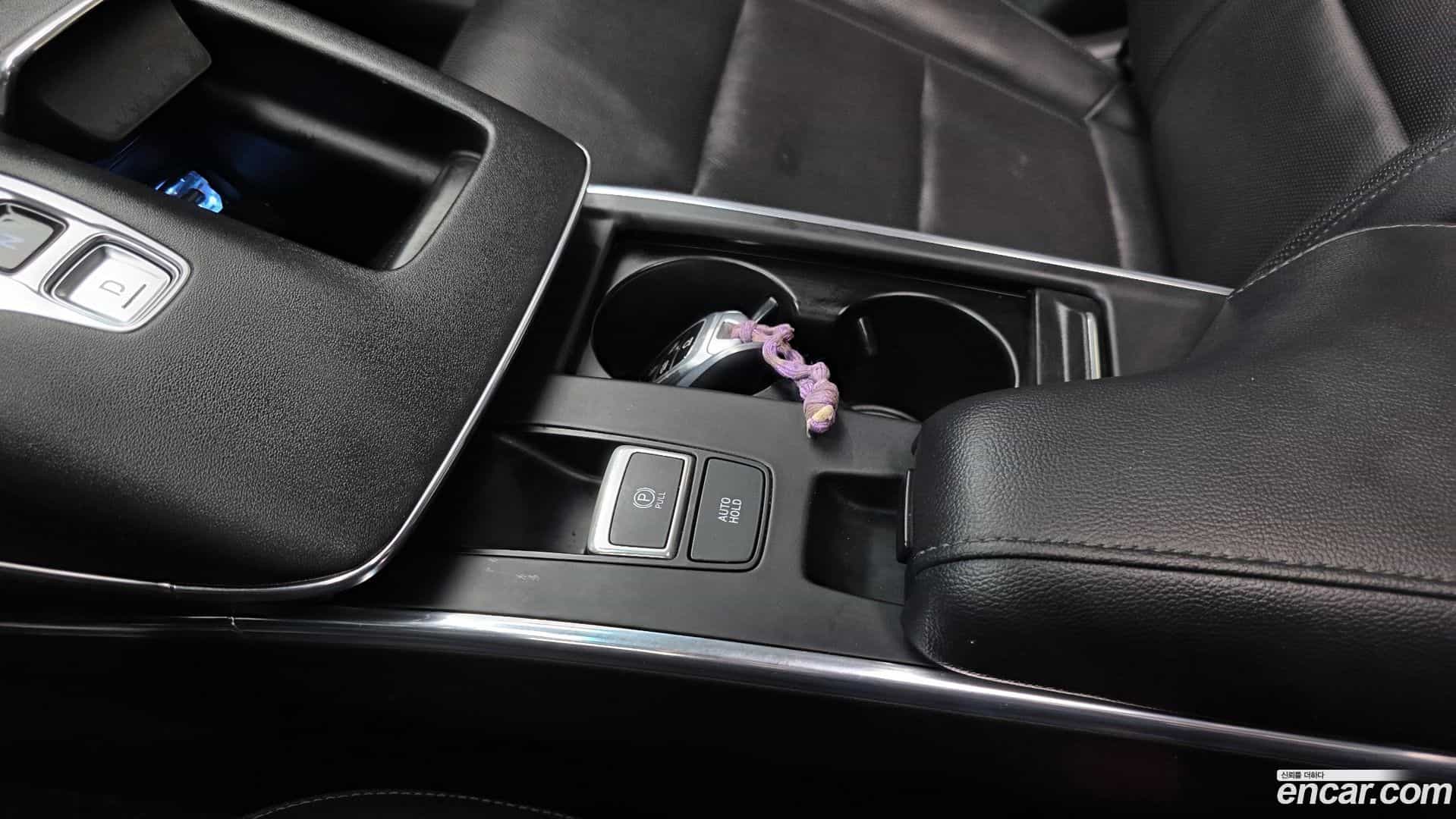 Grandeur Hyundai 2022.5-OPTION-040