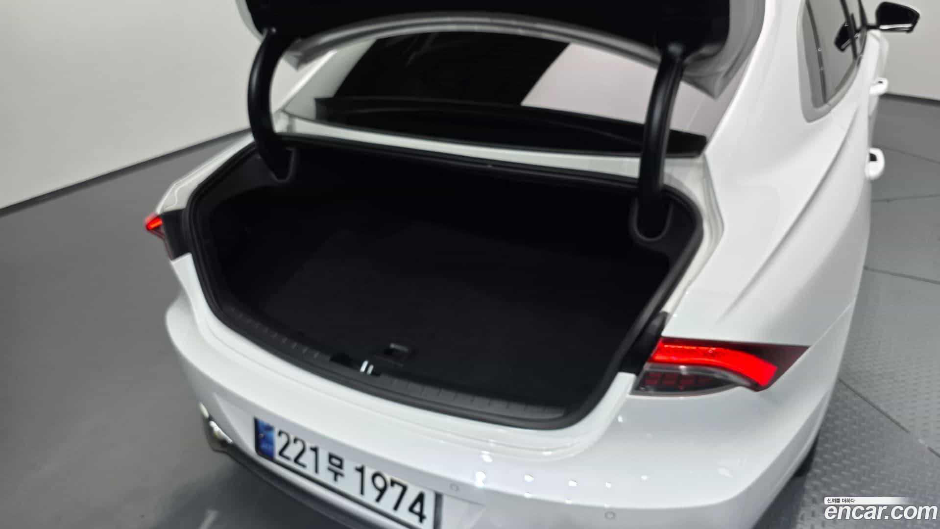 Grandeur Hyundai 2022.5-OPTION-047
