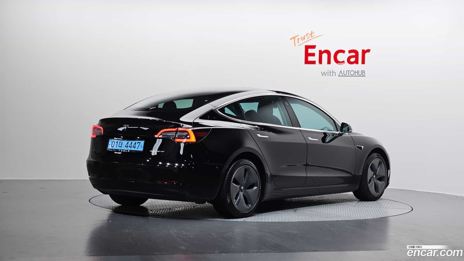 Model 3 Tesla 2019.10-OUTER-002