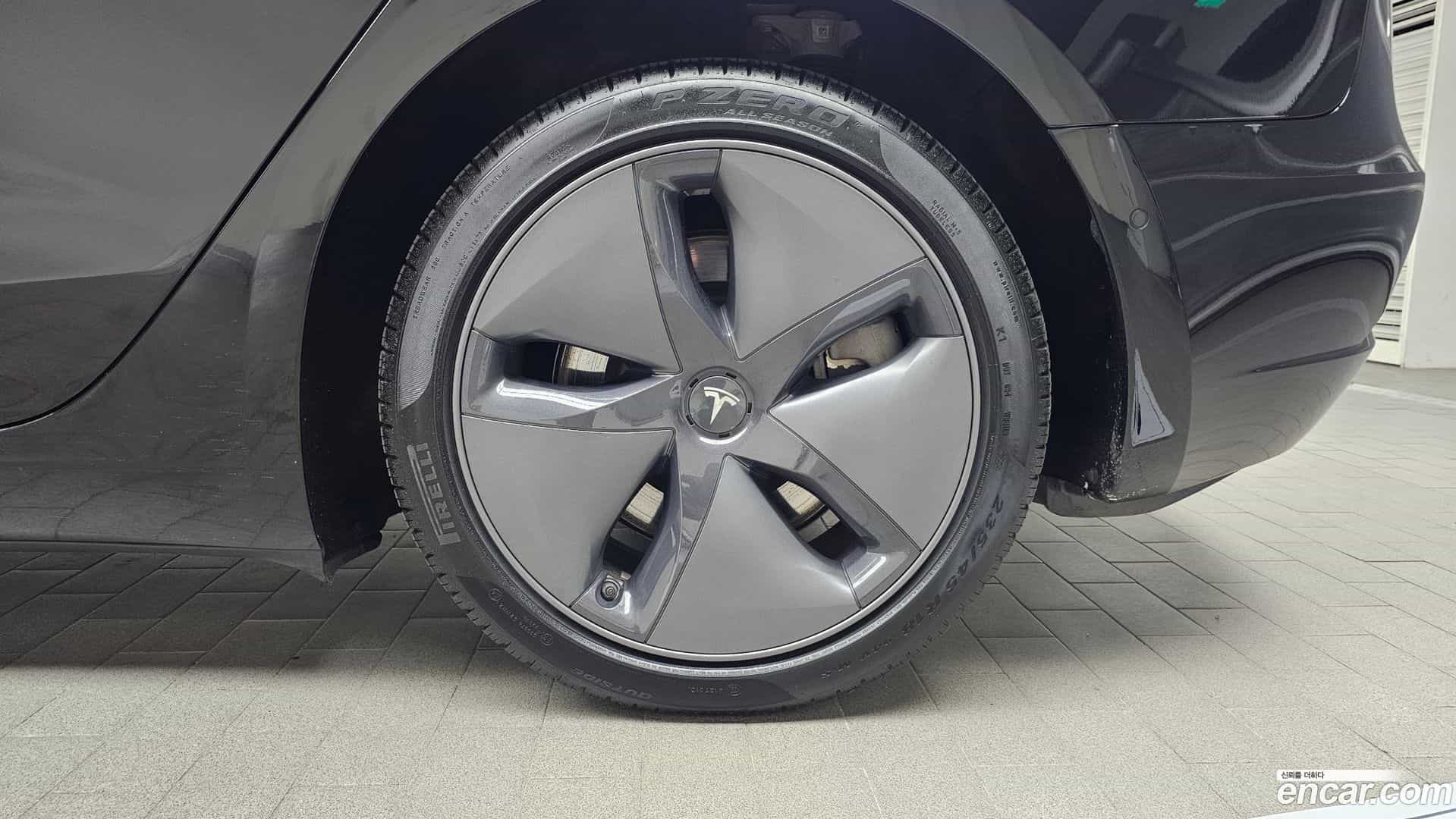 Model 3 Tesla 2019.10-OUTER-031
