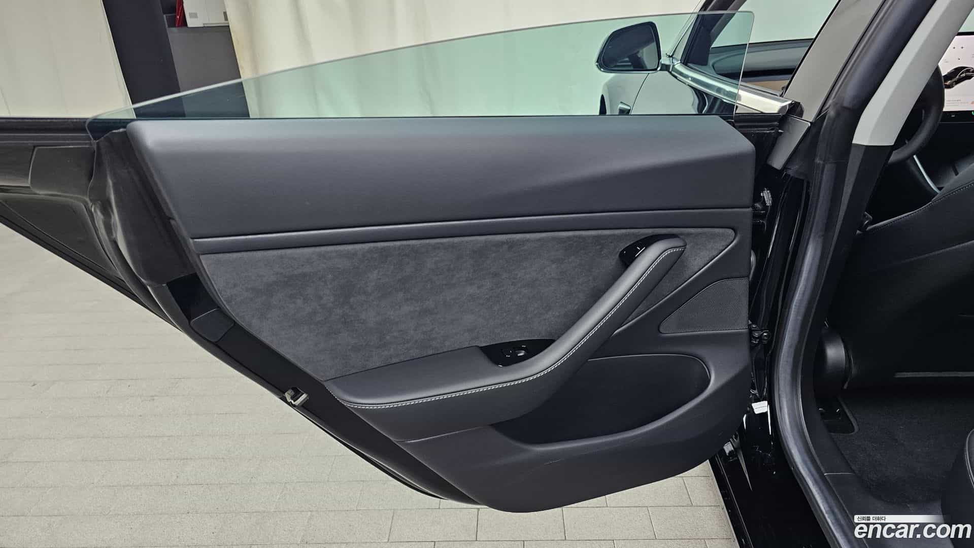Model 3 Tesla 2019.10-INNER-035