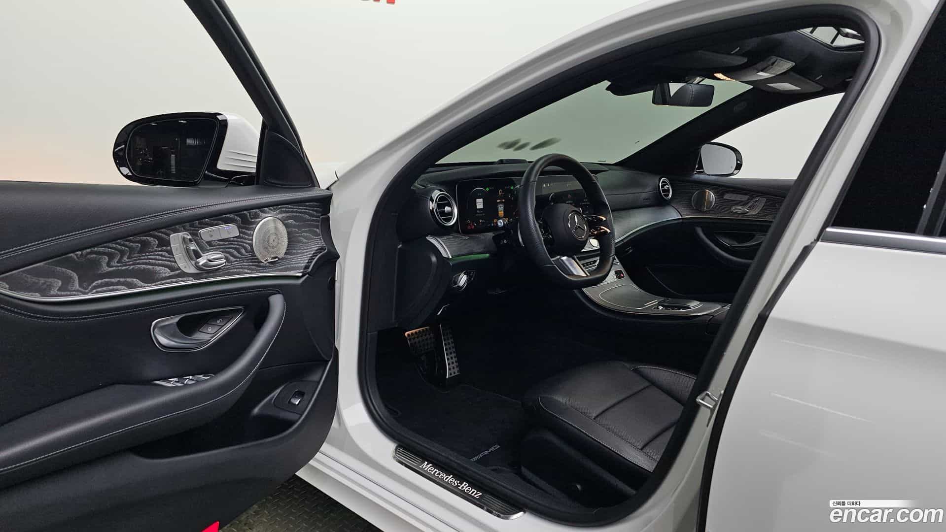 E-Class Mercedes-Benz 2022.3-INNER-010