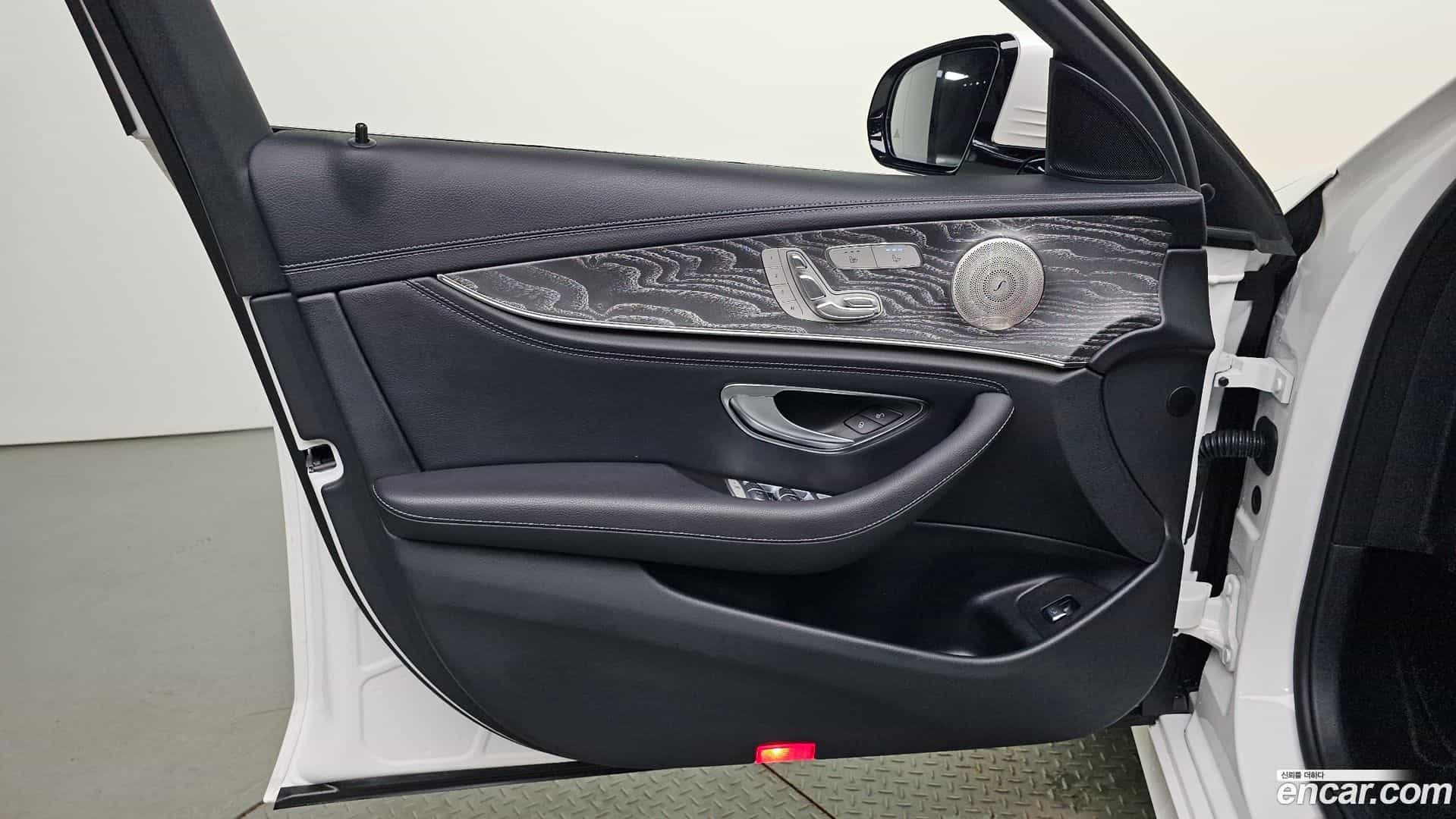 E-Class Mercedes-Benz 2022.3-INNER-034