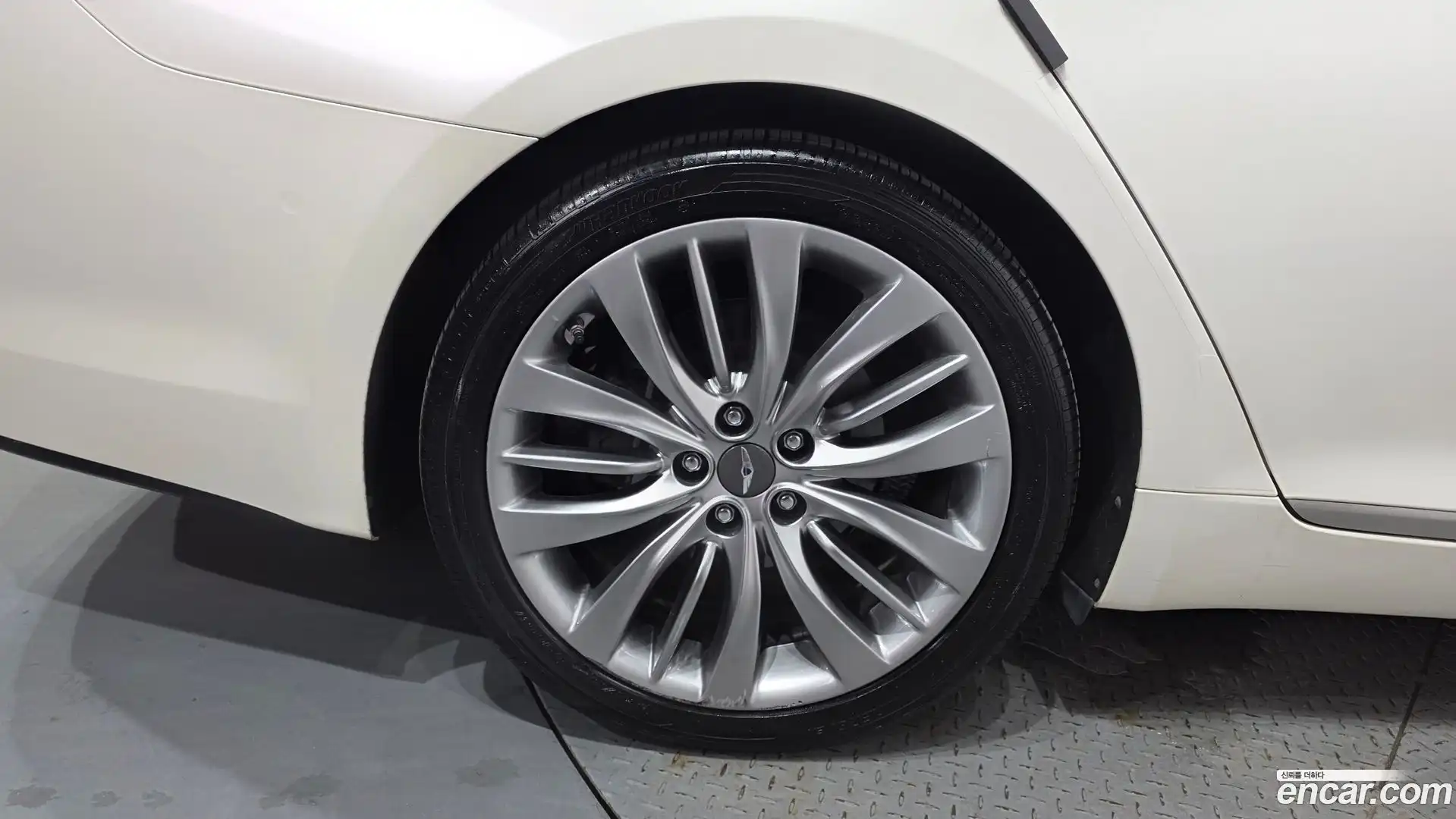 Genesis Hyundai 2014.9-OUTER-005