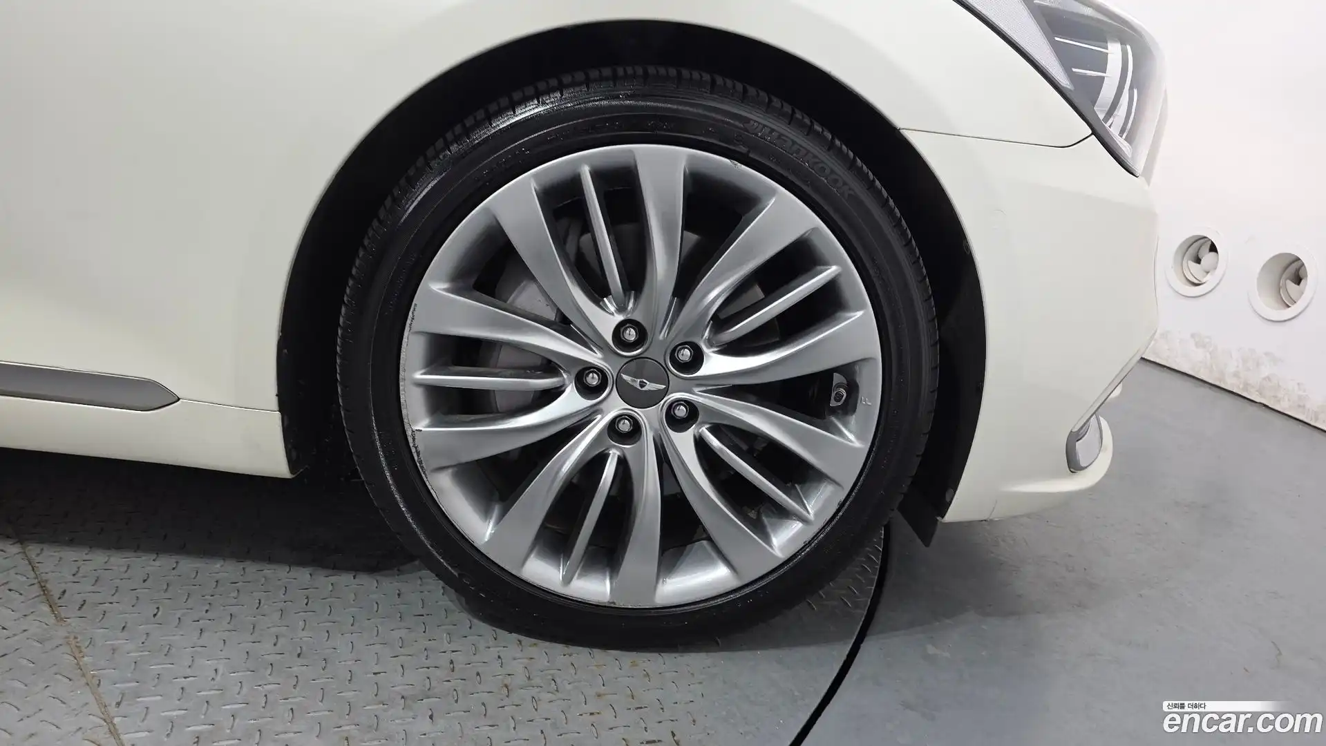 Genesis Hyundai 2014.9-OUTER-031