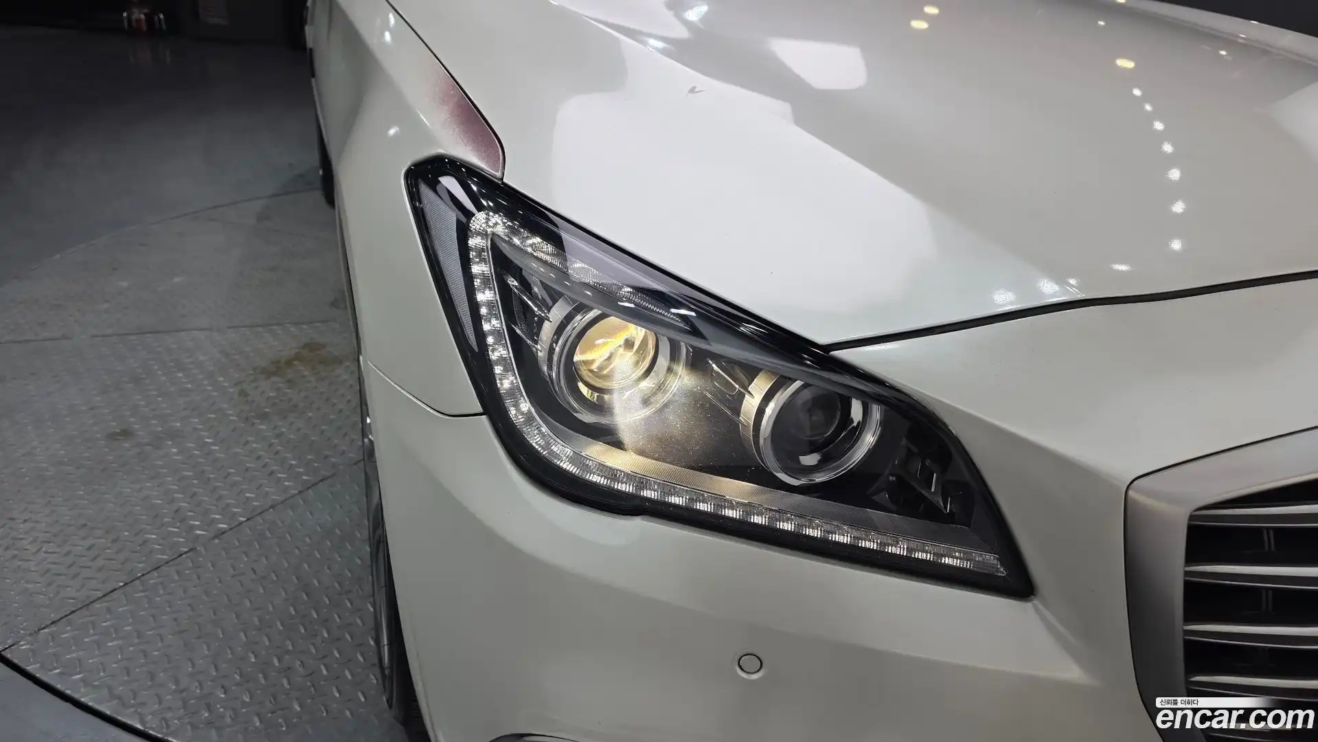Genesis Hyundai 2014.9-OUTER-032
