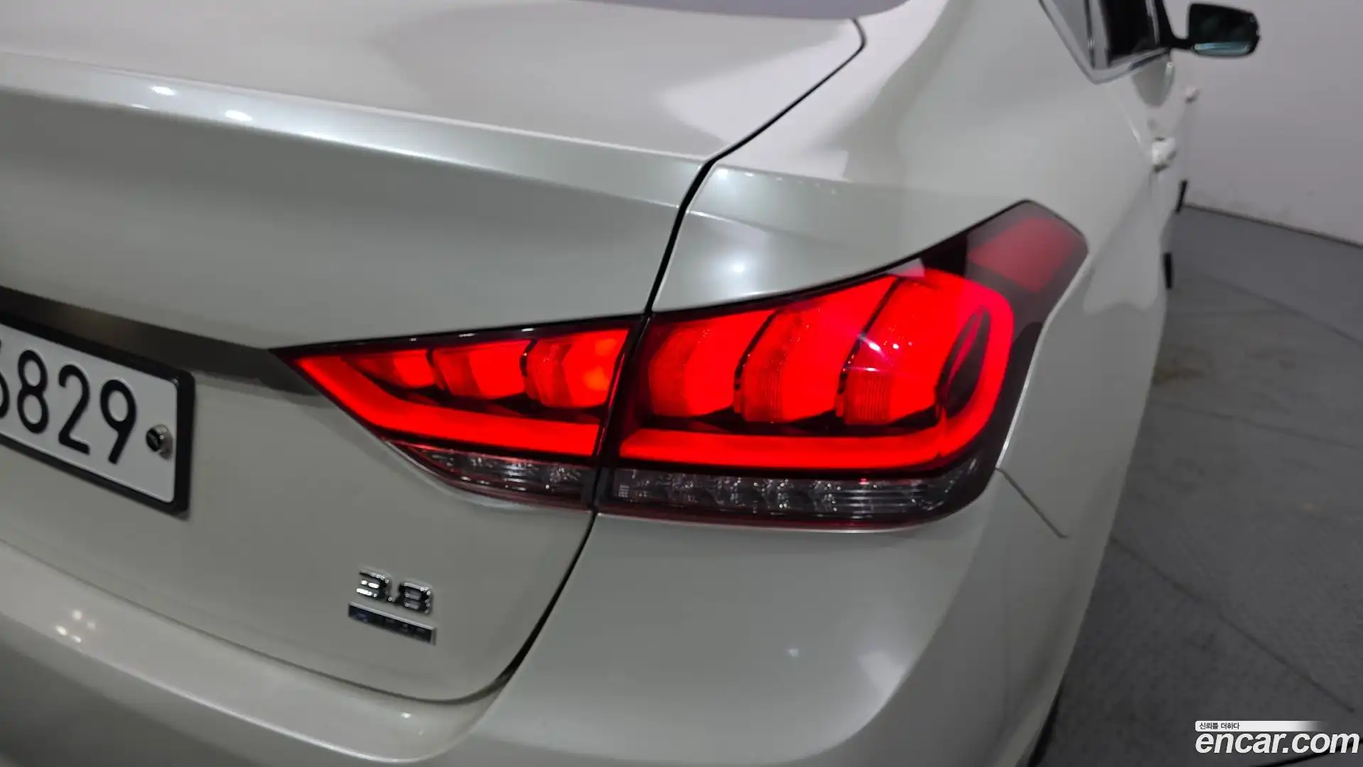 Genesis Hyundai 2014.9-OUTER-033