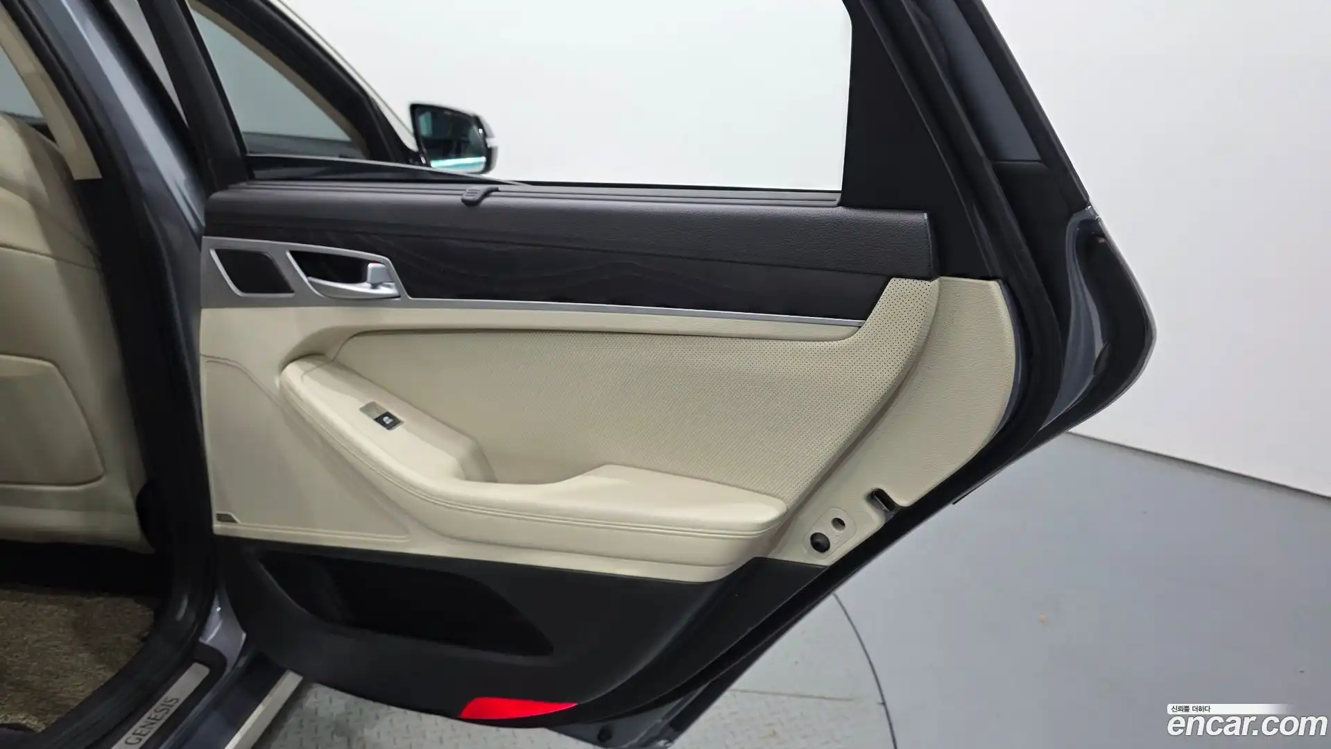 Genesis Hyundai 2014.9-INNER-035