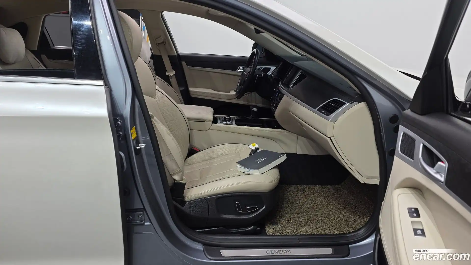 Genesis Hyundai 2014.9-INNER-036
